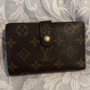 LOUIS VUITTON French kiss wallet